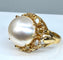 Bague 52 Bague et boucles d’oreilles en or jaune 18 carats et perles mabé. 58 Facettes AB309