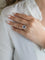 Bague 54 Bague marguerite or blanc, saphir ovale et diamants 58 Facettes 1034.12