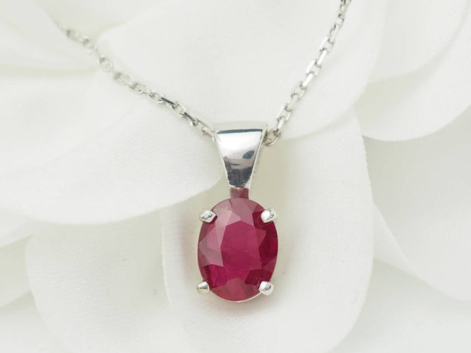 Collier Collier solitaire en or blanc et rubis 2,12ct 58 Facettes 20021
