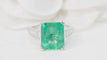 Bague 54 Bague en or blanc, Emeraude 7cts de Colombie et diamants 58 Facettes 32632