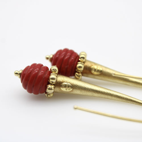 Boucles d'oreilles Boucles d'oreilles pendantes modernistes italiennes en or 14 carats avec sphère en verre 58 Facettes A20063