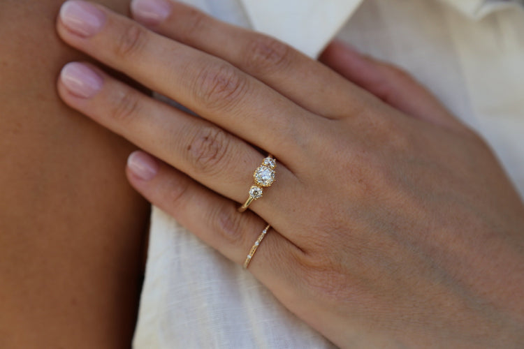 Bague Bague en or jaune avec diamants Old Mine 58 Facettes
