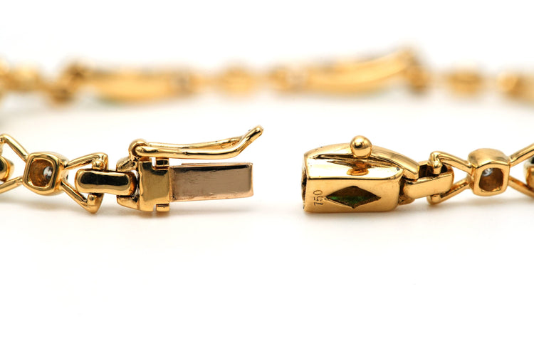 Bracelet Bracelet contemporain or jaune, émeraudes et diamants 58 Facettes B727