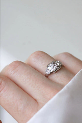 Bague 53 Bague Art Déco diamants or blanc et platine 58 Facettes