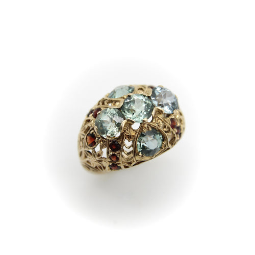 Bague Bague bombée en or avec topaze bleue victorienne et grenat 58 Facettes A20050
