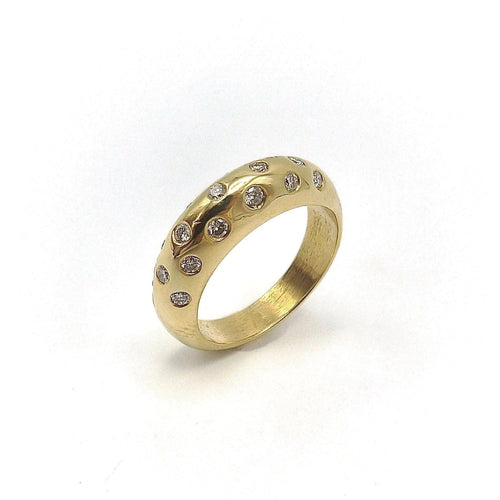 Bague 52 Bague contemporaine en forme de dôme en or et diamants 58 Facettes
