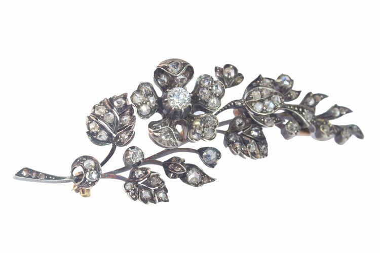 Montre L'étreinte de la nature : une branche de fleur victorienne en diamants 58 Facettes 23054-0122