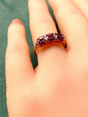 Bague 50 Bague en or jaune 18 carats, 6 rubis et 4 diamants 58 Facettes AB551