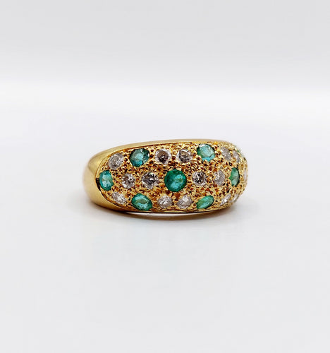 Bague 50 Bague dôme bombée pavée en or 18k et diamants, émeraudes 58 Facettes A06602