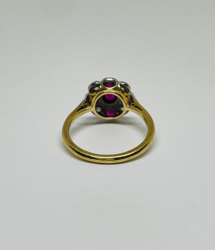 Bague 54.5 Bague marguerite Art Déco or jaune, rubis et diamants 58 Facettes
