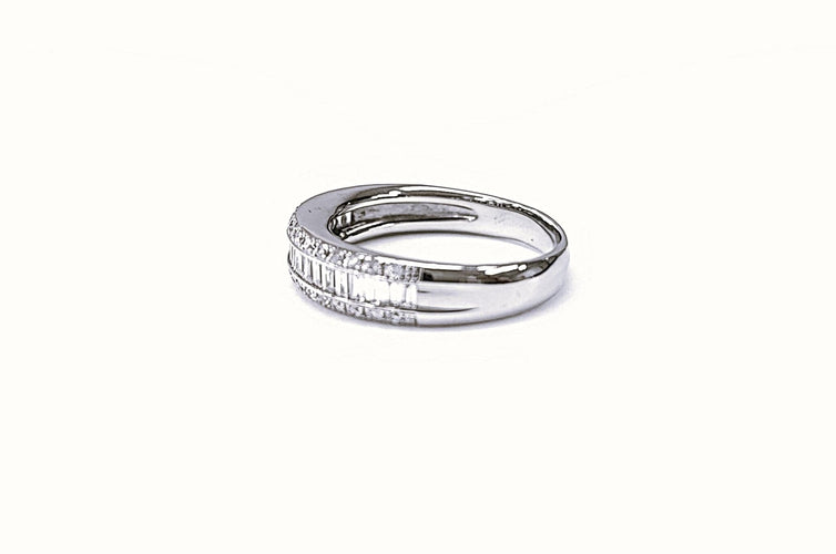 Bague 54 Demi alliance or blanc, diamants brillants et baguettes 58 Facettes All.Dem.Bag.1305