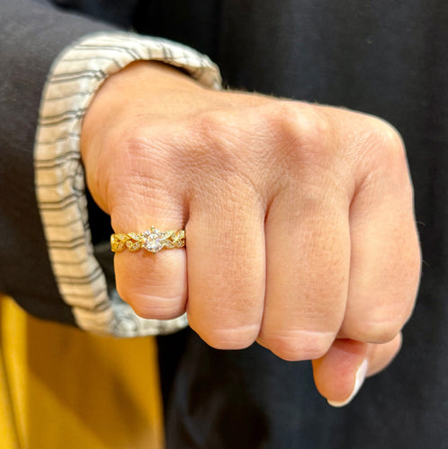 Bague 47 Solitaire en or jaune et diamants, feuilles de 58 Facettes