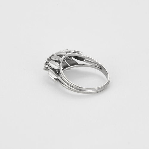 Bague 57.5 Bague en or gris et diamants 58 Facettes COL31342