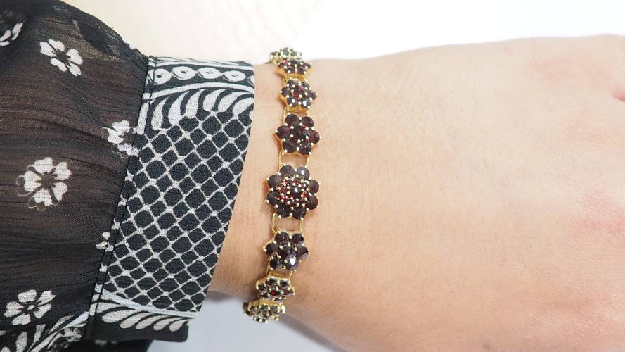 Bracelet Bracelet vintage en or jaune et grenat 58 Facettes 29414