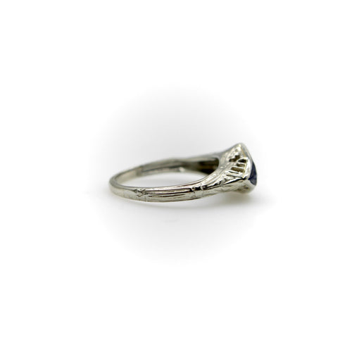 Bague 47 Bague Art Déco en or blanc 14 carats avec diamants et saphirs 58 Facettes A20048