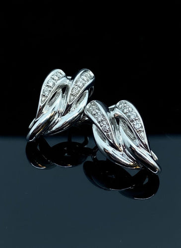 Boucles d'oreilles Boucles d'oreilles délicates serties de diamants entrelacés 58 Facettes