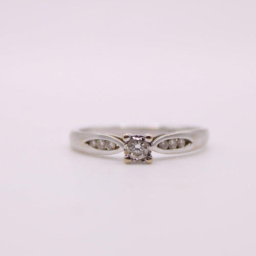Bague Solitaire diamant épaulé or blanc 58 Facettes