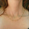 Collier Chaîne à maillons Figaro en or 14 carats avec perles en émail coloré 58 Facettes A2003Y