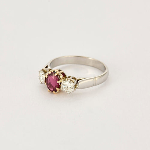 Bague 59 Bague or gris et jaune, rubis et diamants 58 Facettes GU262