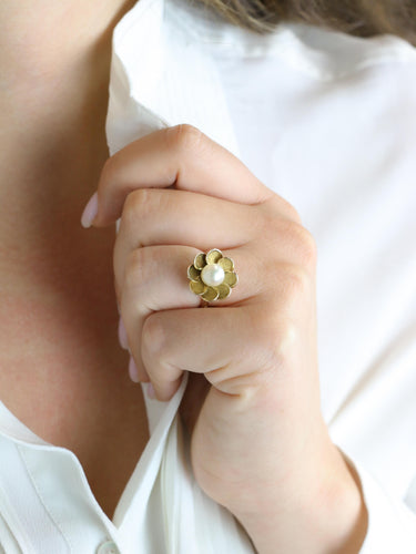 Bague 52 Bague fleur vintage perle or jaune 58 Facettes 1136.3
