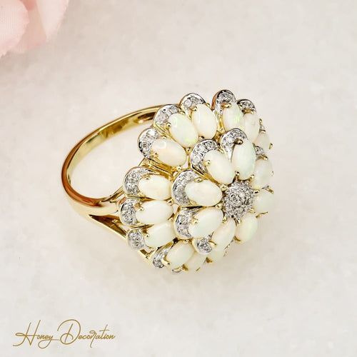 Bague 60.5 Bague fleur impressionnante en or 14 carats ornée d'opales lumineuses 58 Facettes 2572