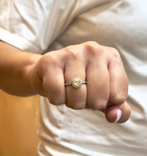 Bague 52 Solitaire diamant jaune fancy light yellow en or blanc 58 Facettes