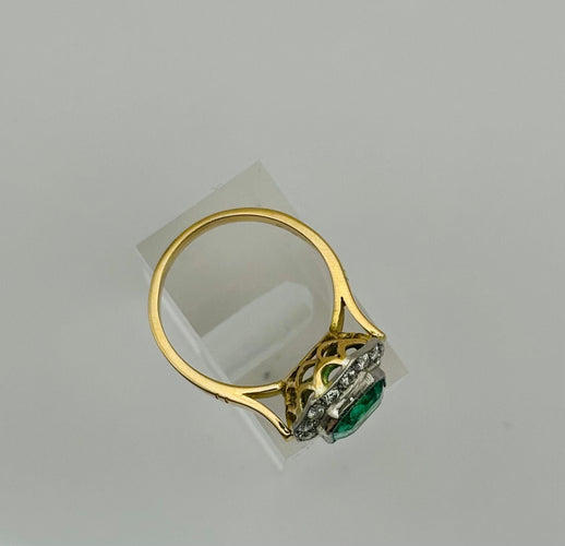 Bague 50 Bague de style Art Déco en or jaune et platine, avec une émeraude centrale et des diamants 58 Facettes 50243