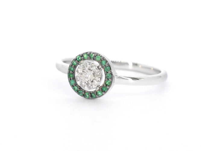 Bague Bague en or blanc avec diamants et émeraude 58 Facettes 2313