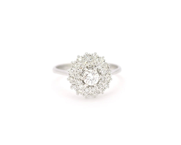 Bague Bague en or blanc entourée de diamants 58 Facettes