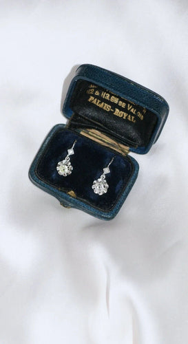 Boucles d'oreilles Dormeuses diamants 0.55 Carat, or blanc 58 Facettes