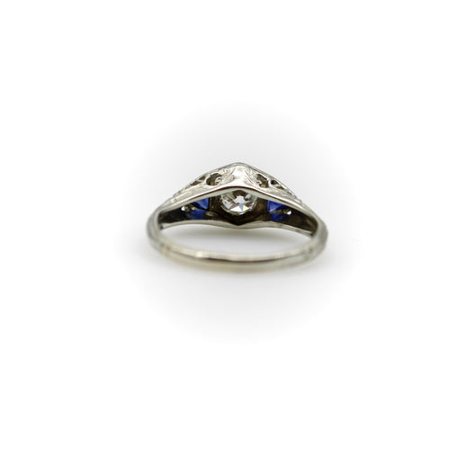 Bague 47 Bague Art Déco en or blanc 14 carats avec diamants et saphirs 58 Facettes A20048
