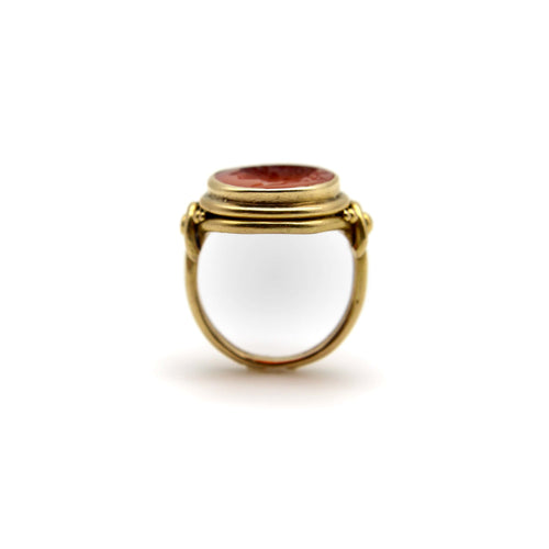 Bague 54 Bague victorienne en or jaune et cornaline ornée d'une intaille représentant Jules César 58 Facettes