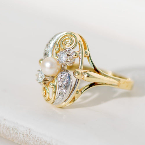 Bague 58 Bague Art Nouveau ancienne en or jaune/blanc 585, ornée d'une perle et de diamants. 58 Facettes