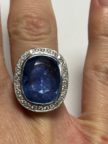 Bague 54 Très belle bague ornée d'un imposant Saphir de CEYLAN NON CHAUFFE 58 Facettes 214520