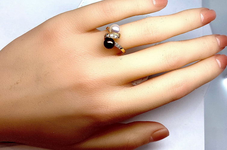 Bague Bague en or jaune 18 carats, perle de Tahiti, perle de culture blanche et diamants 58 Facettes AB264