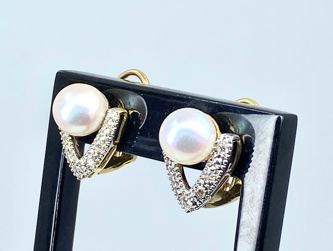 Boucles d'oreilles Boucles d’oreilles en or 18 carats, perles de culture et 14 diamants 58 Facettes AB390