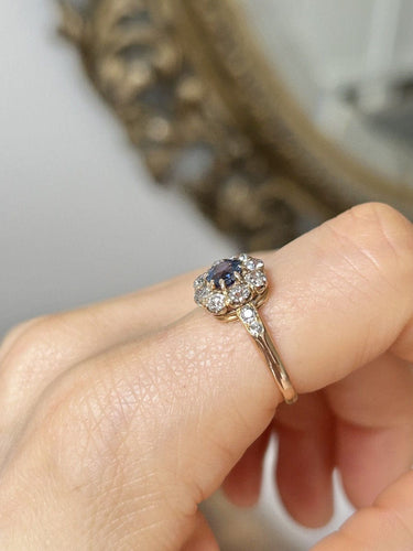 Bague 54 Bague ancienne en or 18K sertie d’un saphir et diamants 58 Facettes