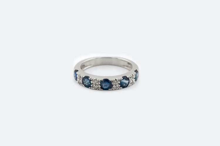 Bague 15 / Oro Bianco Anello in oro bianco con zaffiri e diamanti 58 Facettes ANL627