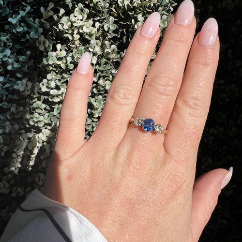 Bague 57 Bague Ancienne Trilogie Or, Saphir et Diamants 58 Facettes 374