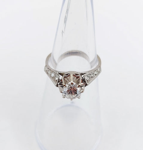 Bague 47 Bague solitaire Art Déco or blanc, platine et diamant 0,55 carat (circa 1930) 58 Facettes A00256