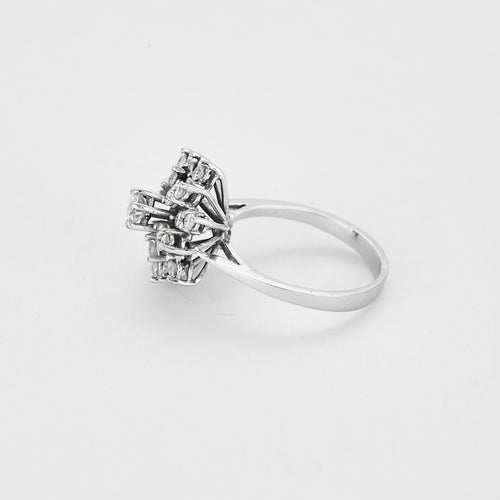 Bague 54 Bague en or gris et diamants 58 Facettes SOI3327