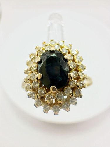 Bague 59 Bague en or jaune sertie d'un saphir bleu foncé et d'un halo de diamants. 58 Facettes 50355