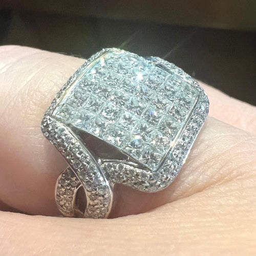 Bague 51 Bague en or blanc 18 ct avec diamants taille princesse 58 Facettes 2640 A
