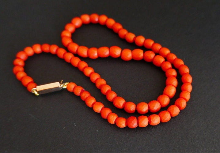 Collier Collier De Perles De Corail Ancien Facettées, Fermoir Or 58 Facettes