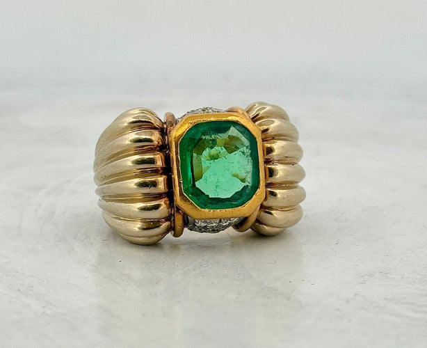 Bague 54 Bague rétro Tank en or , diamants et émeraude 58 Facettes