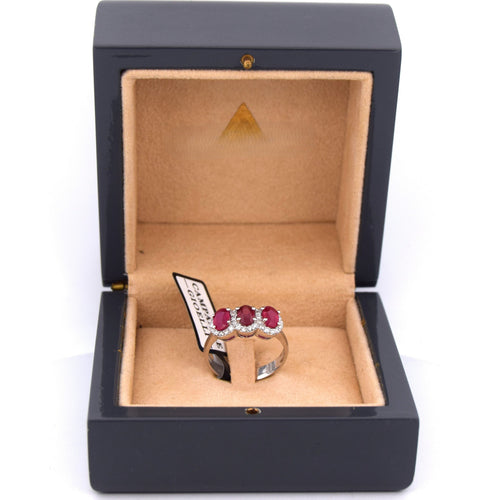 Bague 54 Bague en or blanc 18 kt avec rubis et diamants 58 Facettes