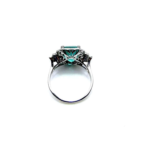 Bague 55 Bague en or blanc sertie d'une émeraude taille octogonale, de diamants et de saphirs. 58 Facettes 50404