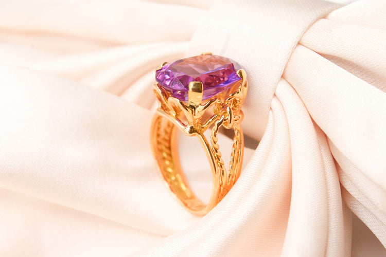 Bague Bague or jaune motif corde sertie d’une améthyste 58 Facettes 250317