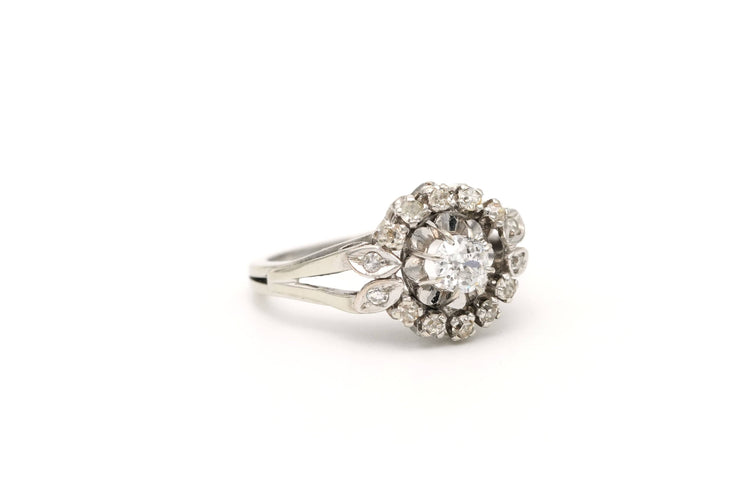 Bague 53 Bague Art Déco en or blanc sertie de diamants 58 Facettes 20158