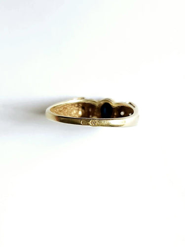 Bague 53 Bague or jaune, saphir et diamants 58 Facettes